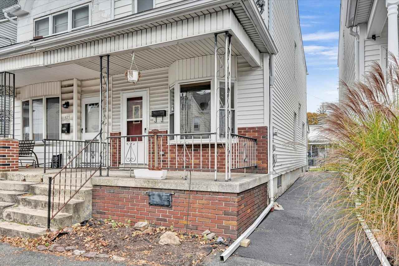 523 W Oak St - Photo 3 of 25