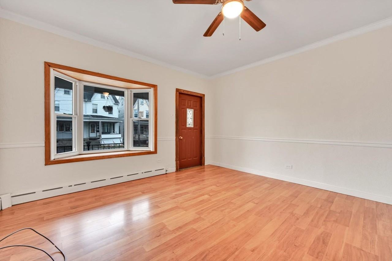 523 W Oak St - Photo 5 of 25