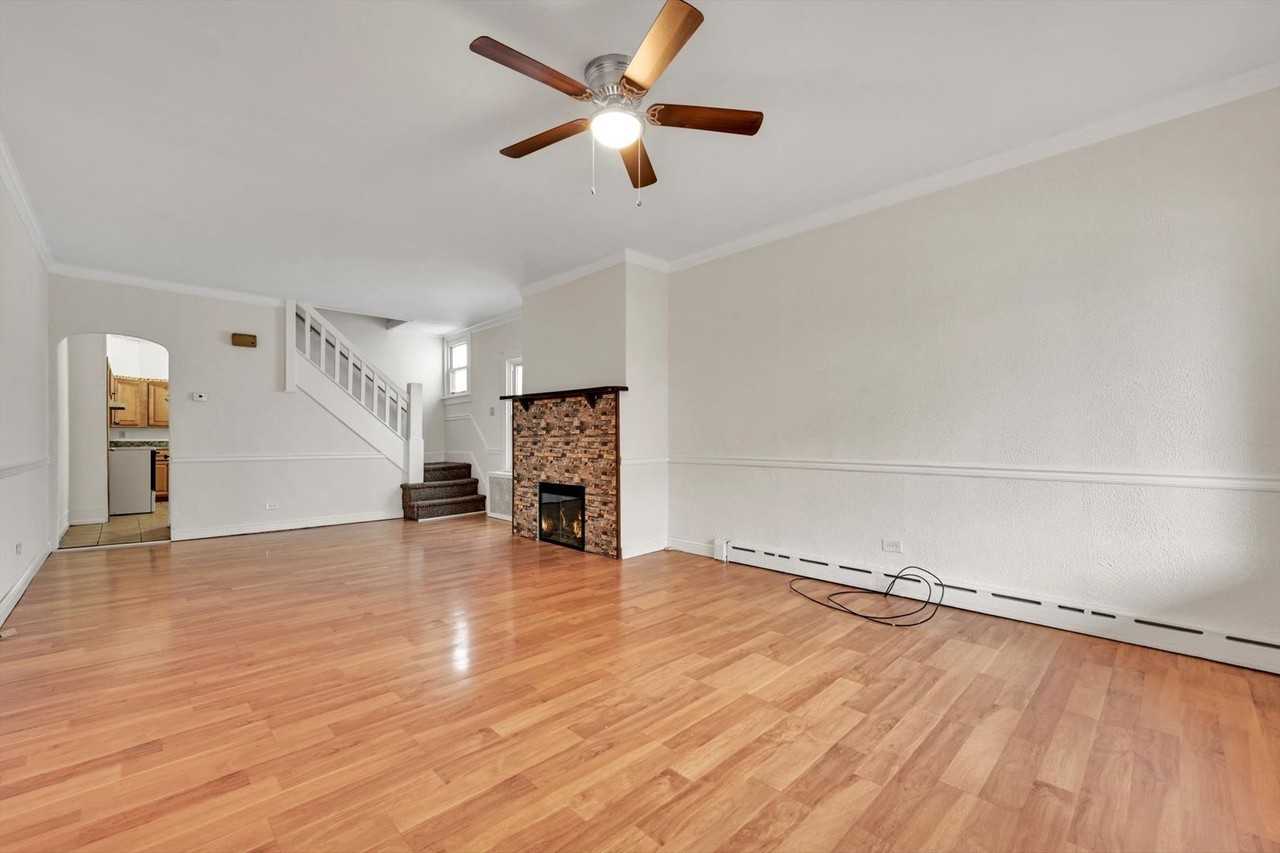 523 W Oak St - Photo 6 of 25