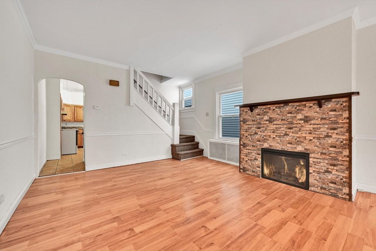 523 W Oak St - Photo 7 of 25