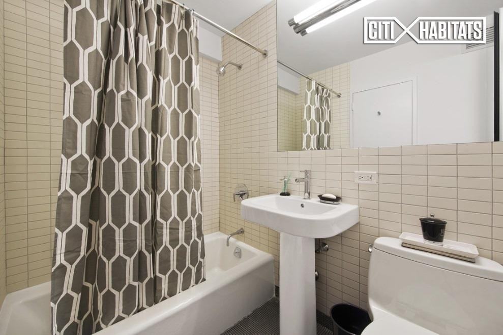 222 E 39th St #7J - Photo 3 of 5