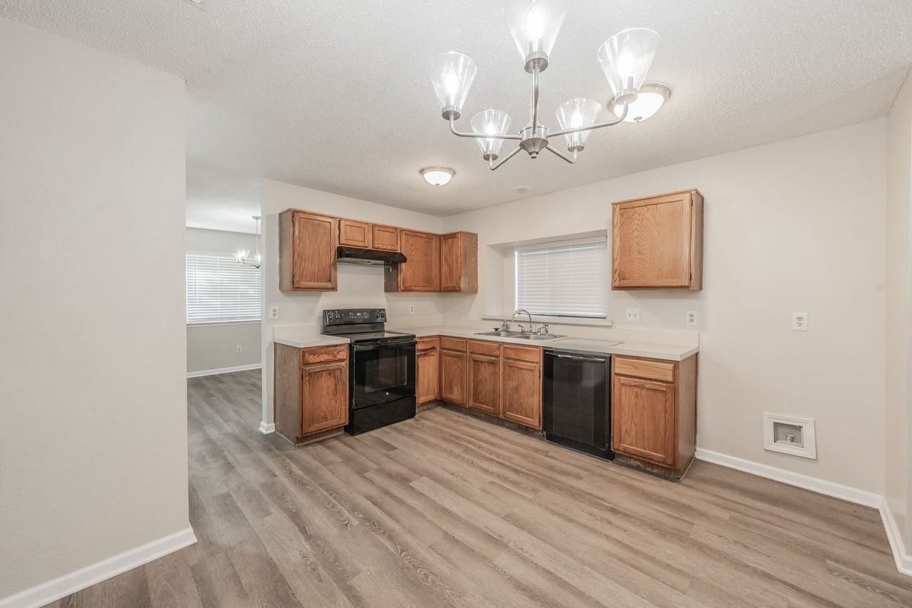 6270 Canyon Circle - Photo 3 of 31