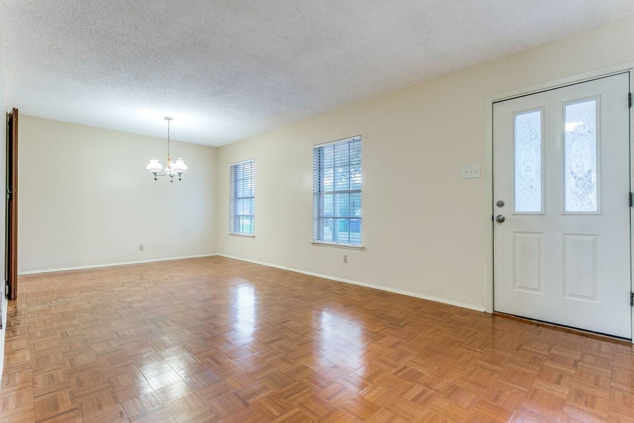10627 Rimcrest Drive - Photo 3 of 25
