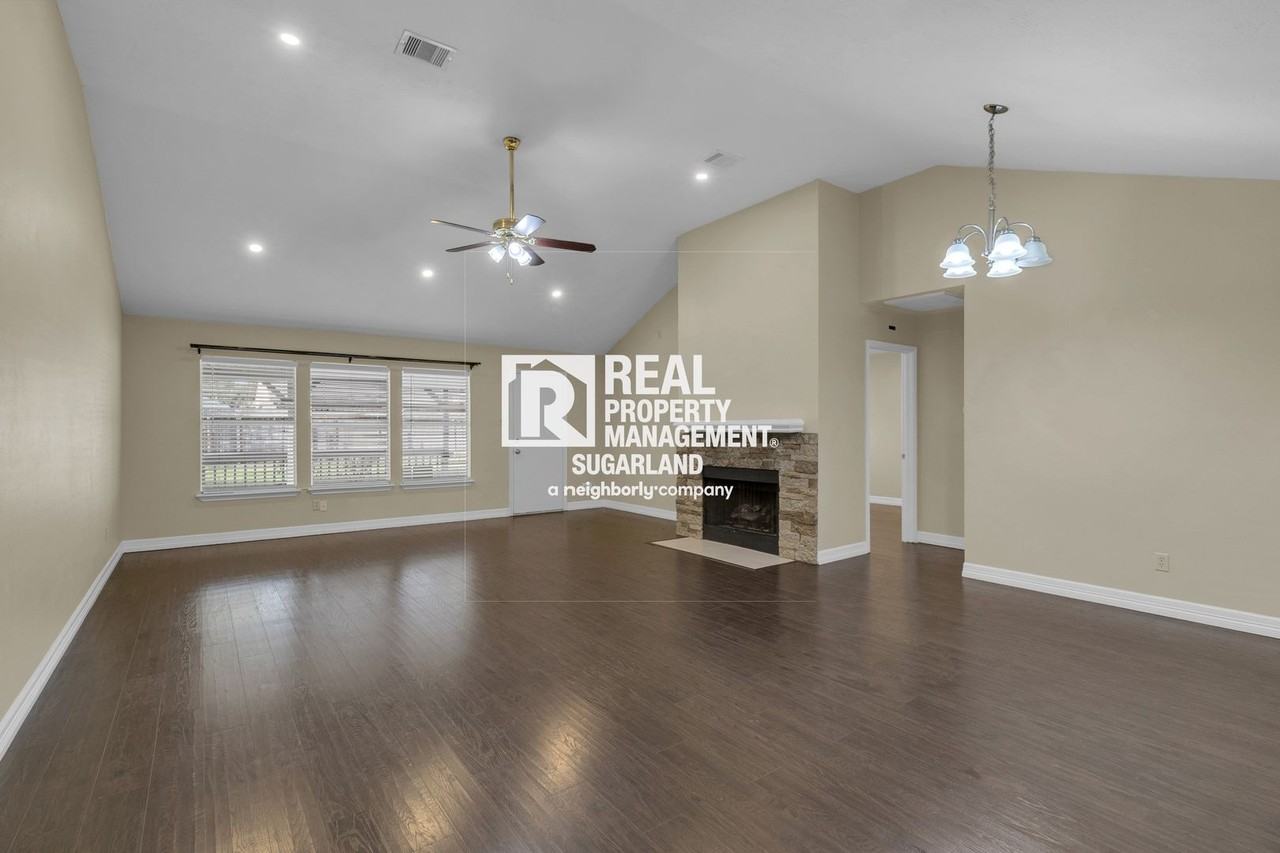 19302 Wildoats Dr - Photo 2 of 29