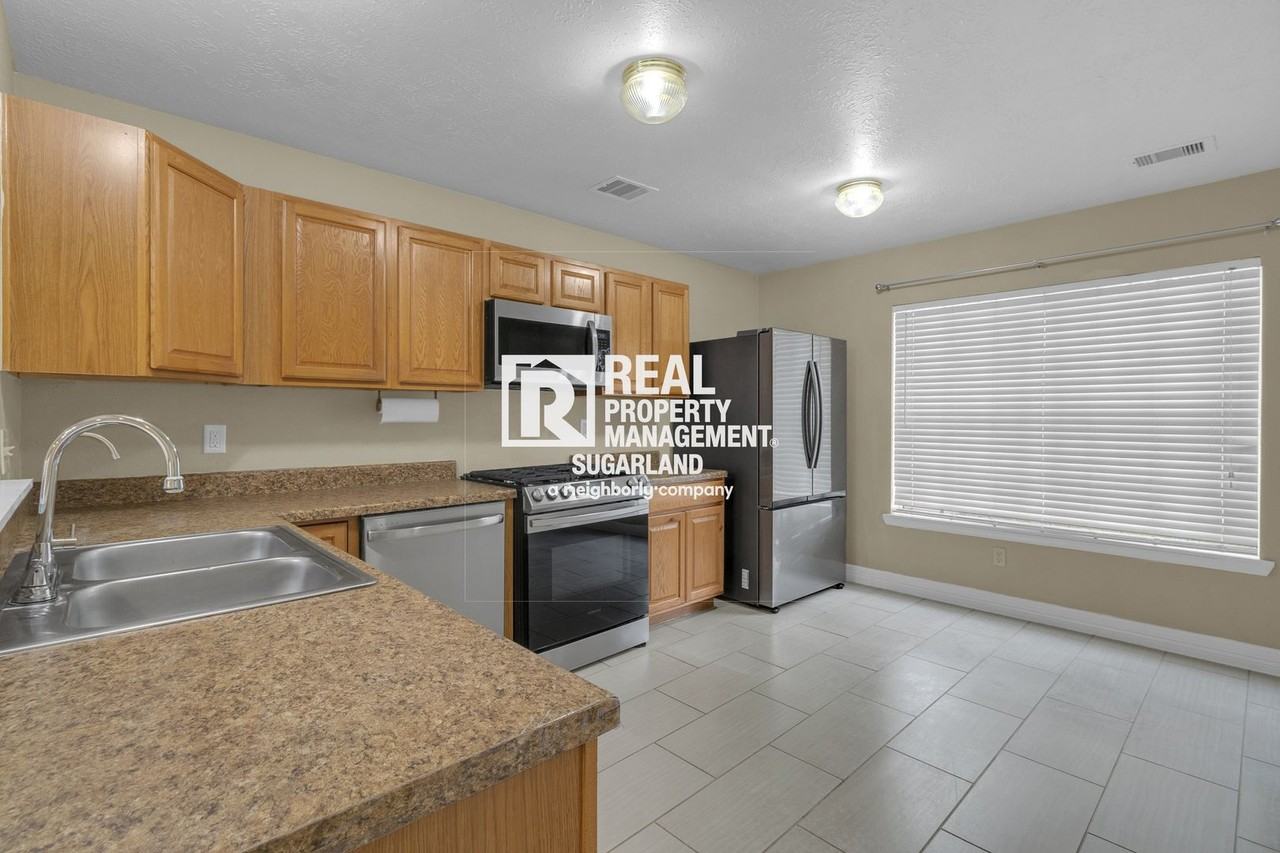 19302 Wildoats Dr - Photo 3 of 29