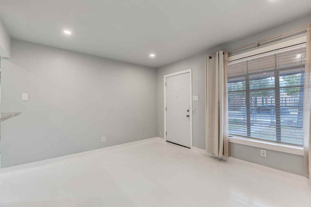 808 Nw 20th St - Photo 5 of 25