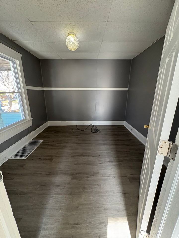 3441 W 56th St - Photo 2 of 6