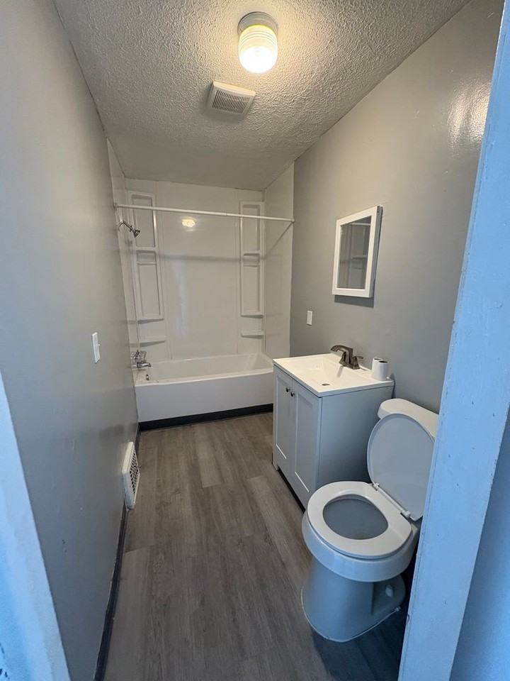 3441 W 56th St - Photo 5 of 6