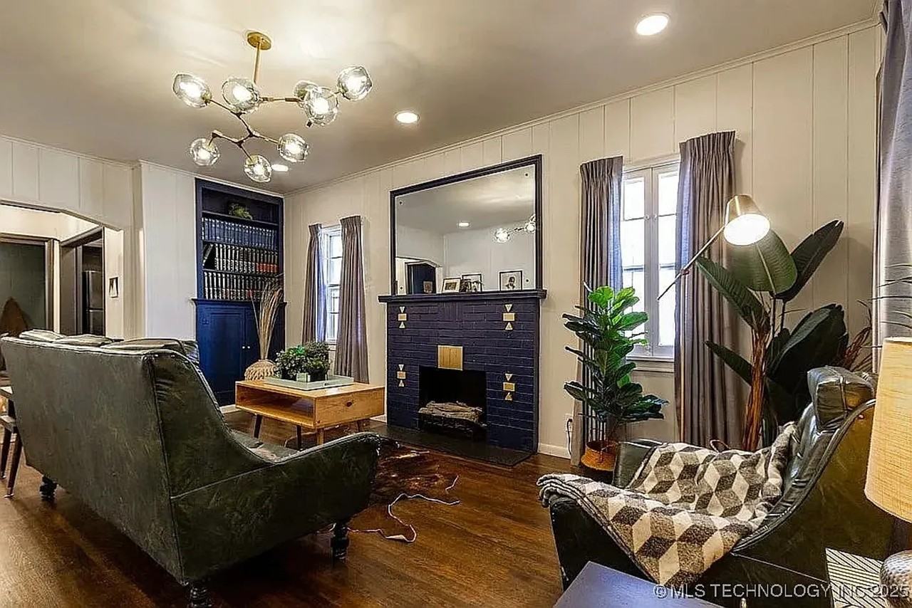 610 East Zion Street - Photo 3 of 19