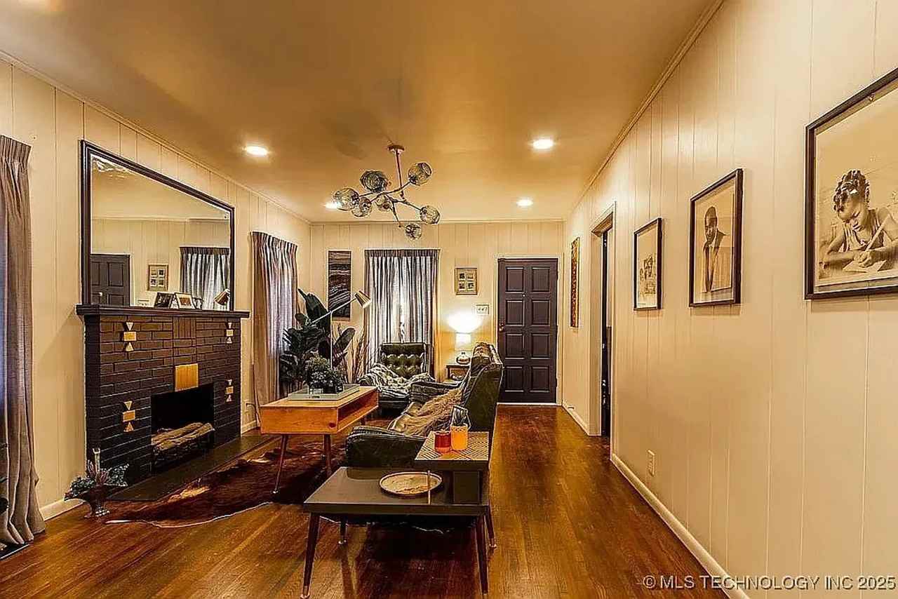 610 East Zion Street - Photo 4 of 19