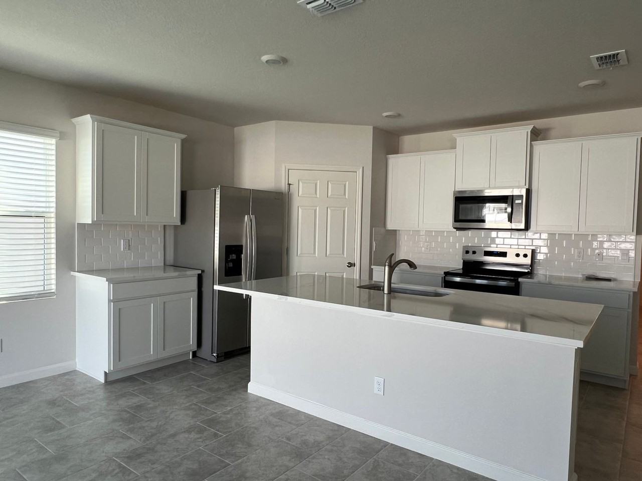 9618 Sea Spray Dr - Photo 2 of 18