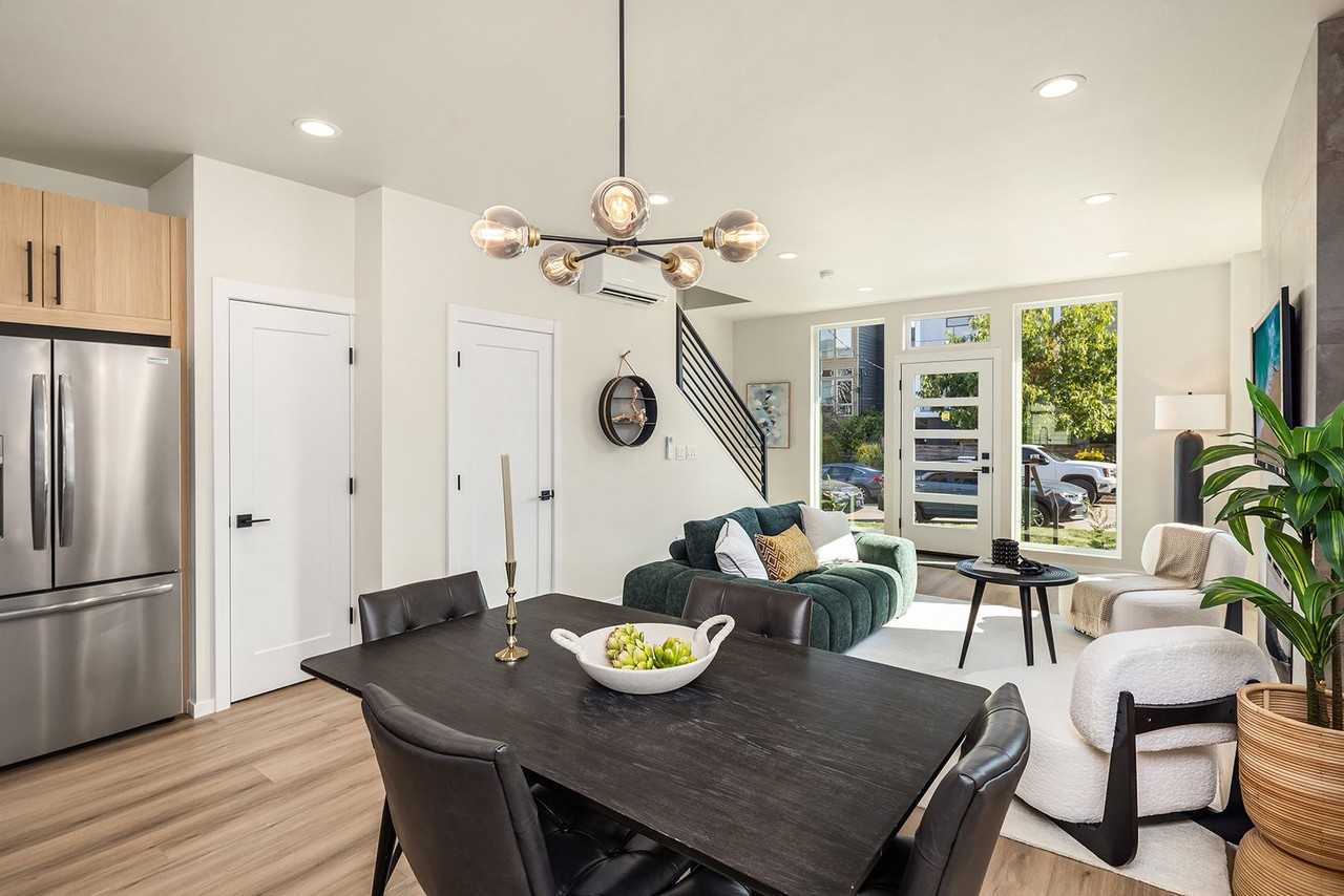 1516 Nw 63rd St - Photo 4 of 42