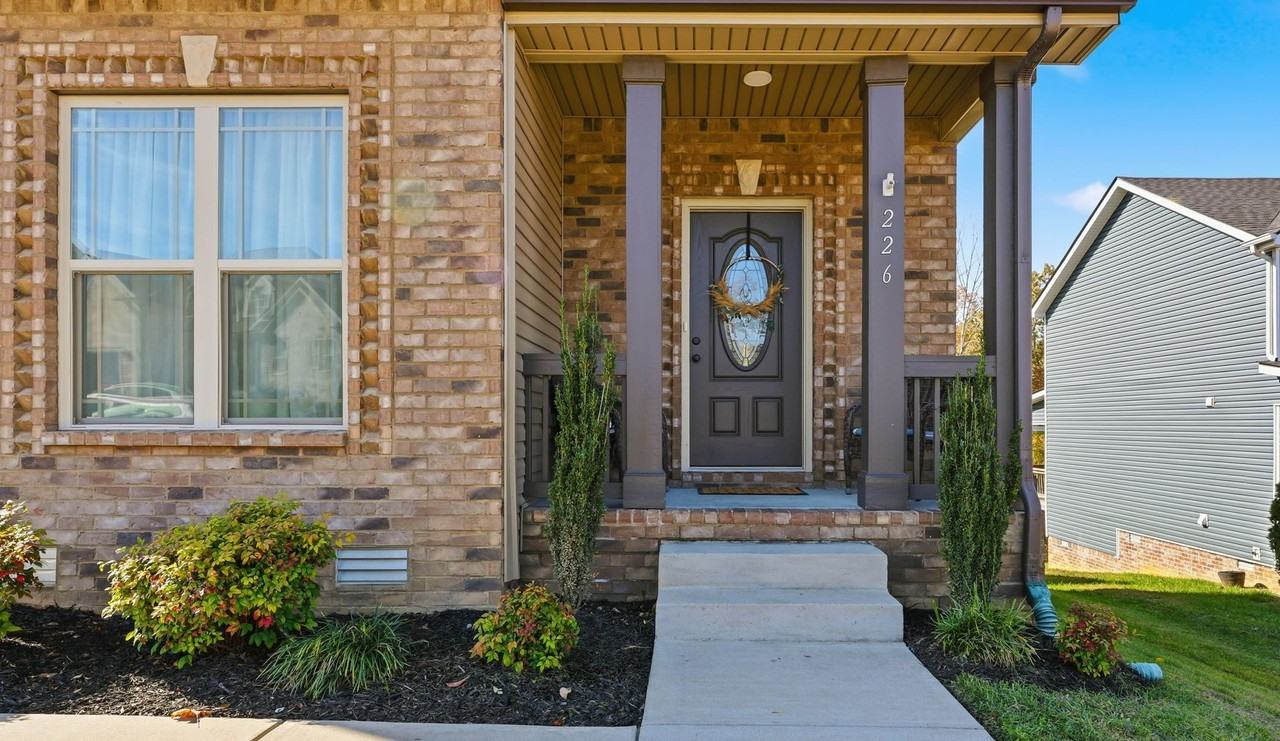 226 Penelope Lane - Photo 4 of 41