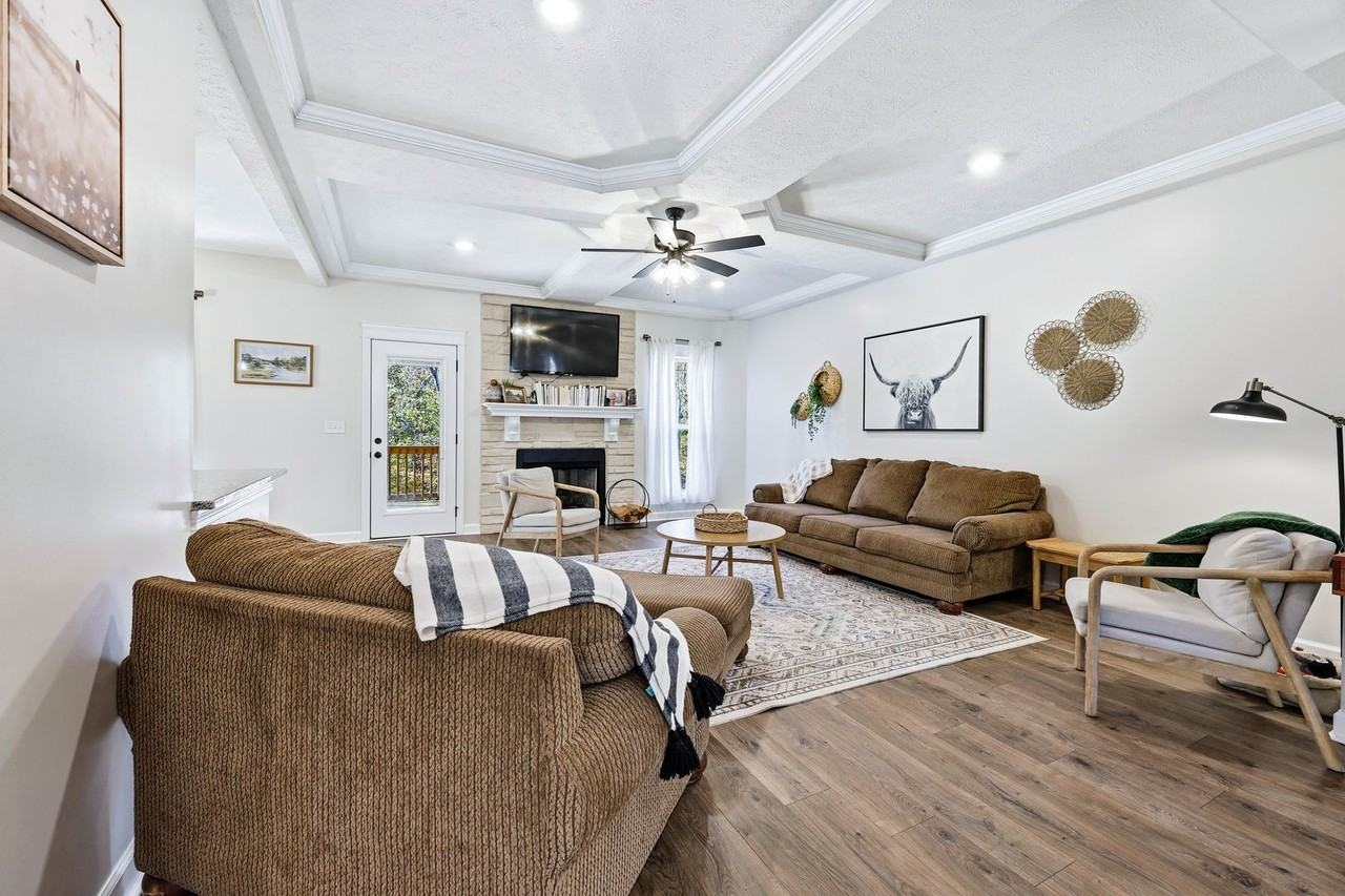 226 Penelope Lane - Photo 7 of 41