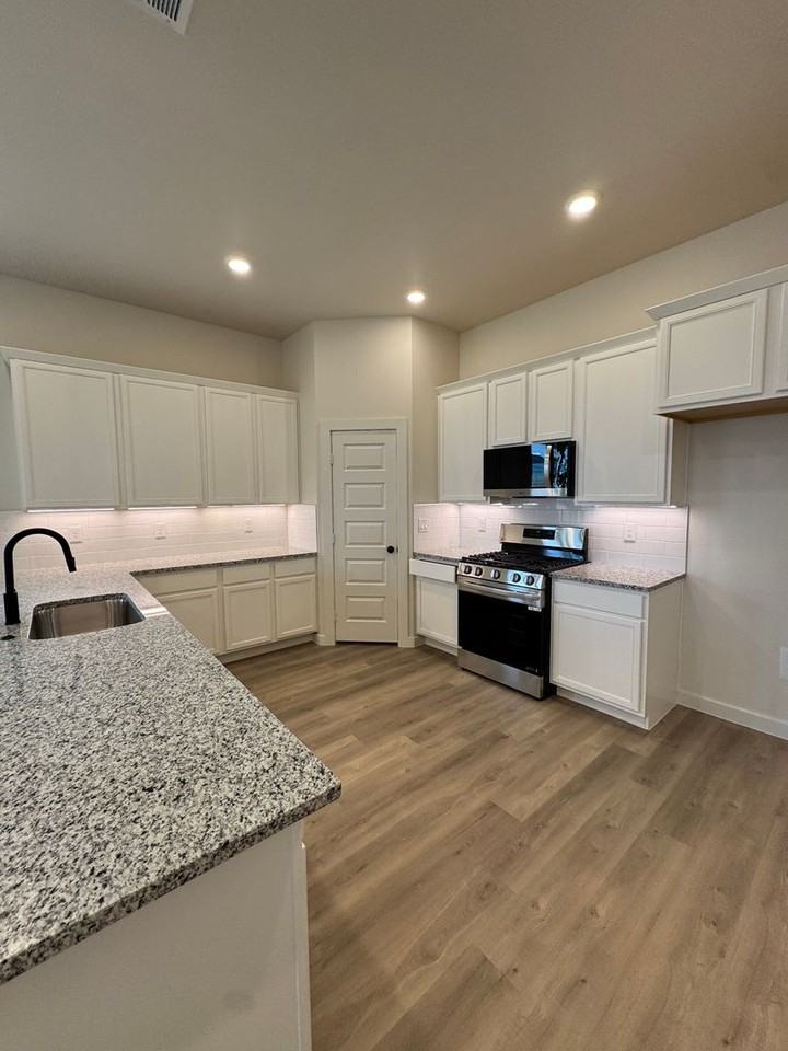 9906 Heartland Ave - Photo 7 of 23