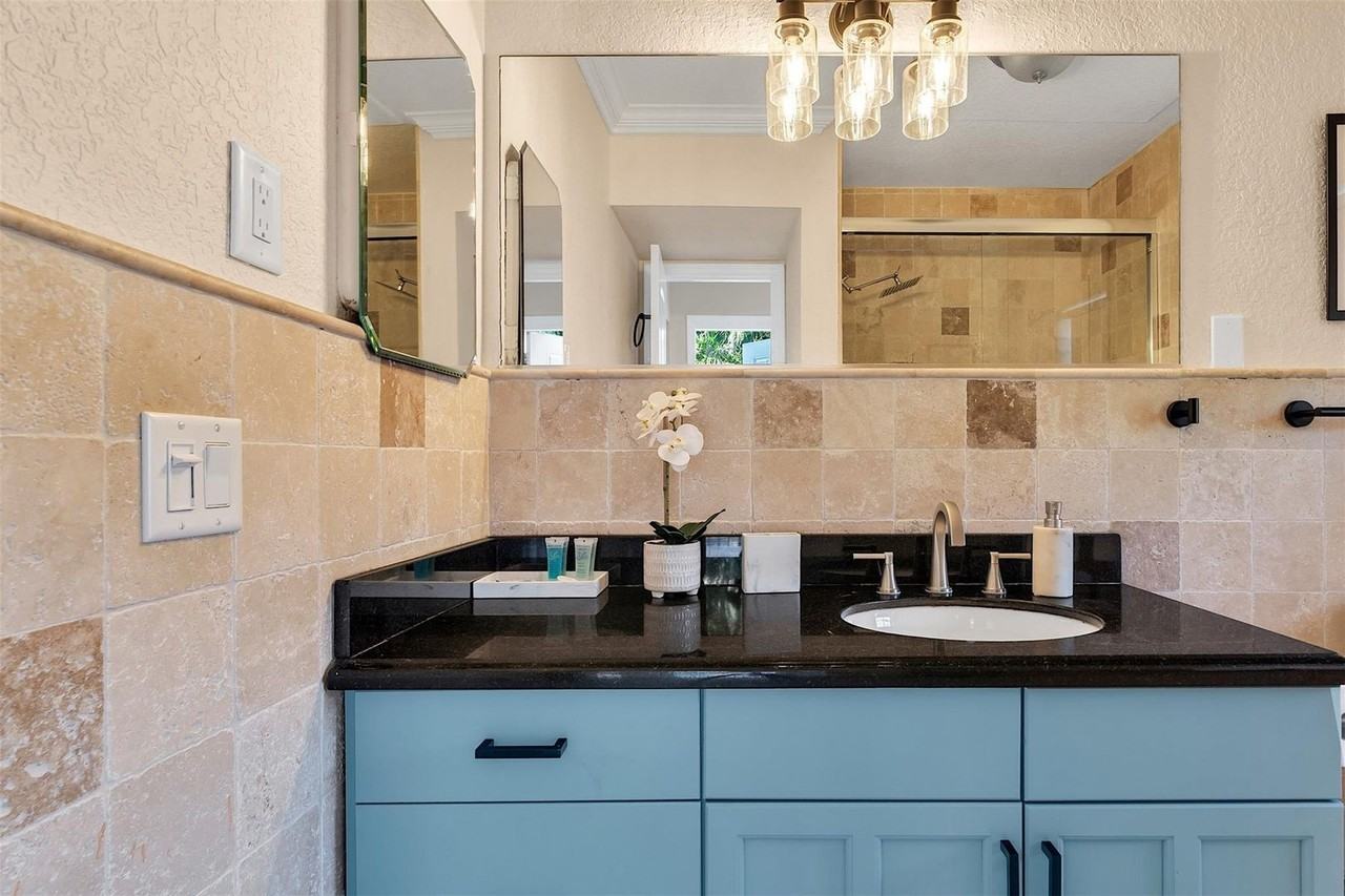 3221 Seaward Drive - Photo 5 of 35