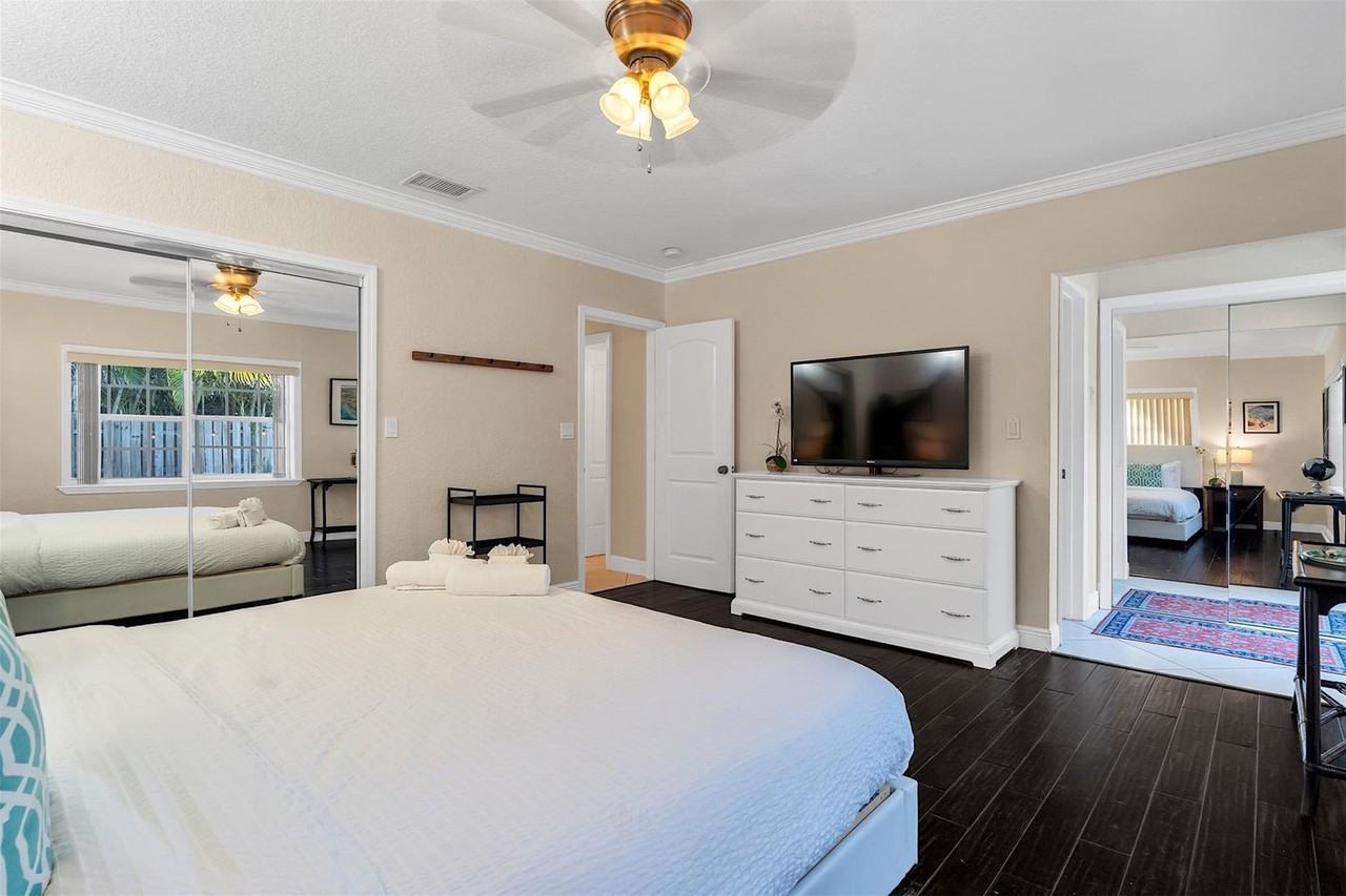 3221 Seaward Drive - Photo 6 of 35