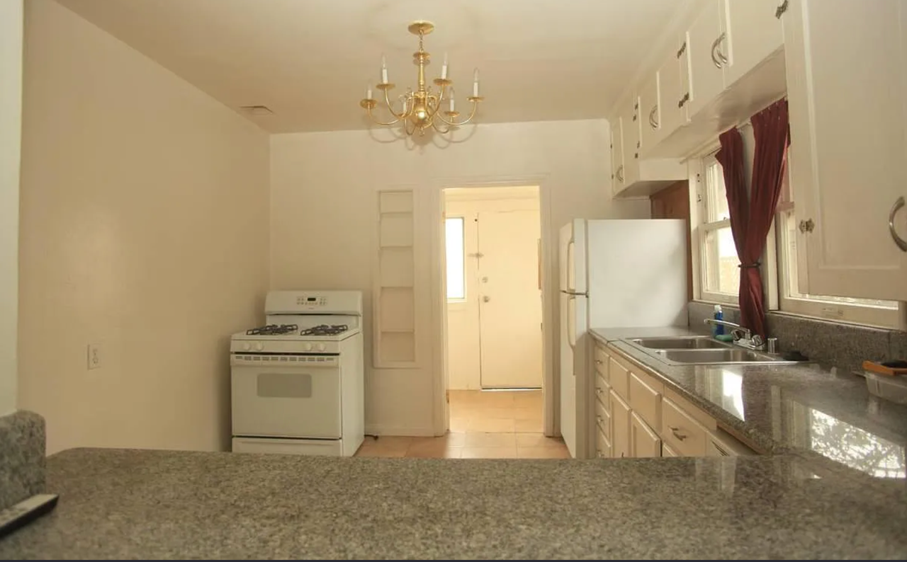 1238 N Gardner St - Photo 6 of 11