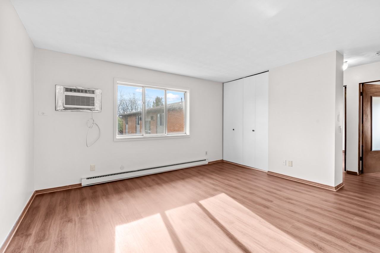 1110 Lewis St #13 - Photo 3 of 22