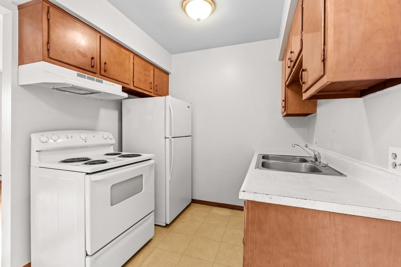 1110 Lewis St #13 - Photo 6 of 22