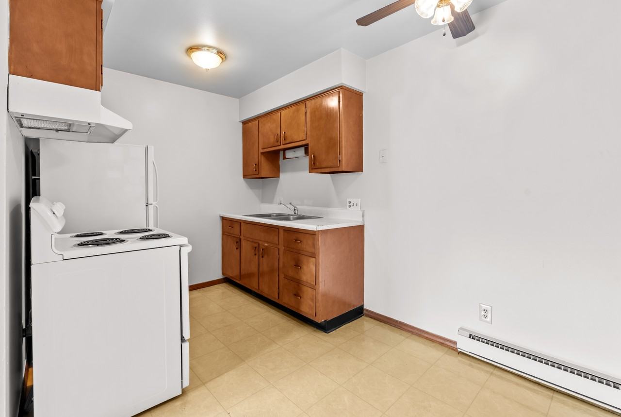 1110 Lewis St #13 - Photo 7 of 22