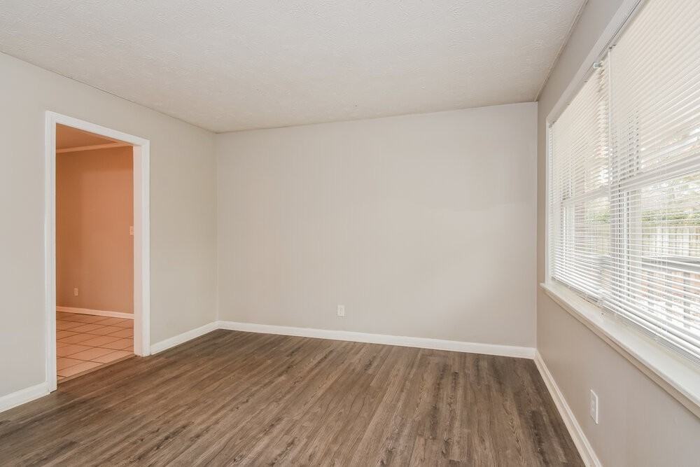 643 Milford Dr Sw - Photo 4 of 16