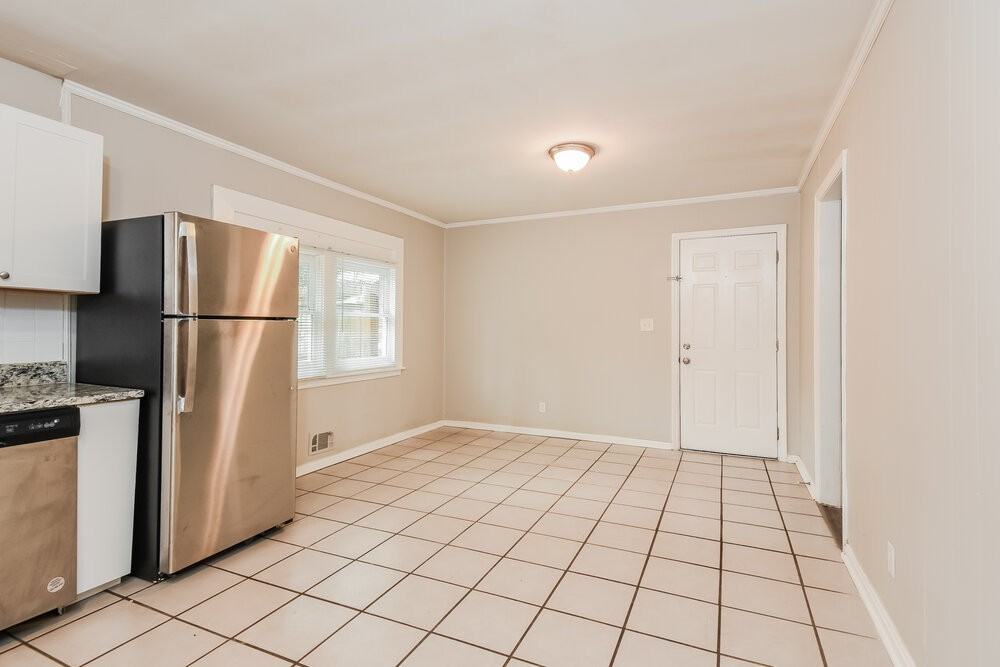 643 Milford Dr Sw - Photo 6 of 16