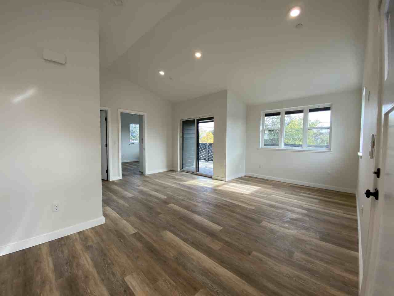 727 E D St - Photo 5 of 18