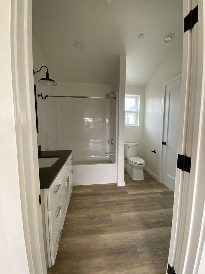 727 E D St - Photo 6 of 18