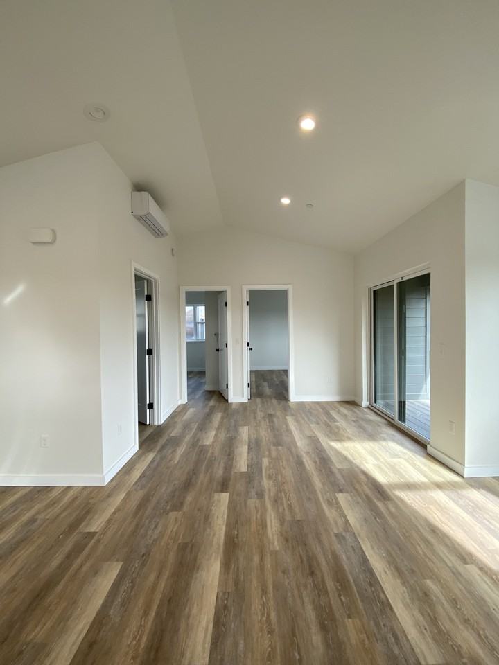 727 E D St - Photo 7 of 18