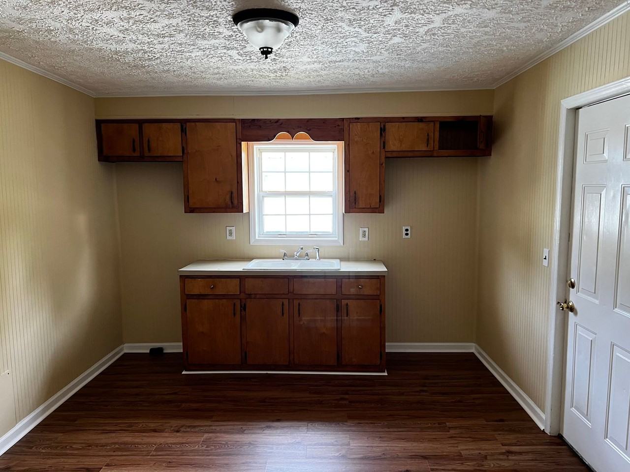 1134 Ne 24th St - Photo 2 of 9