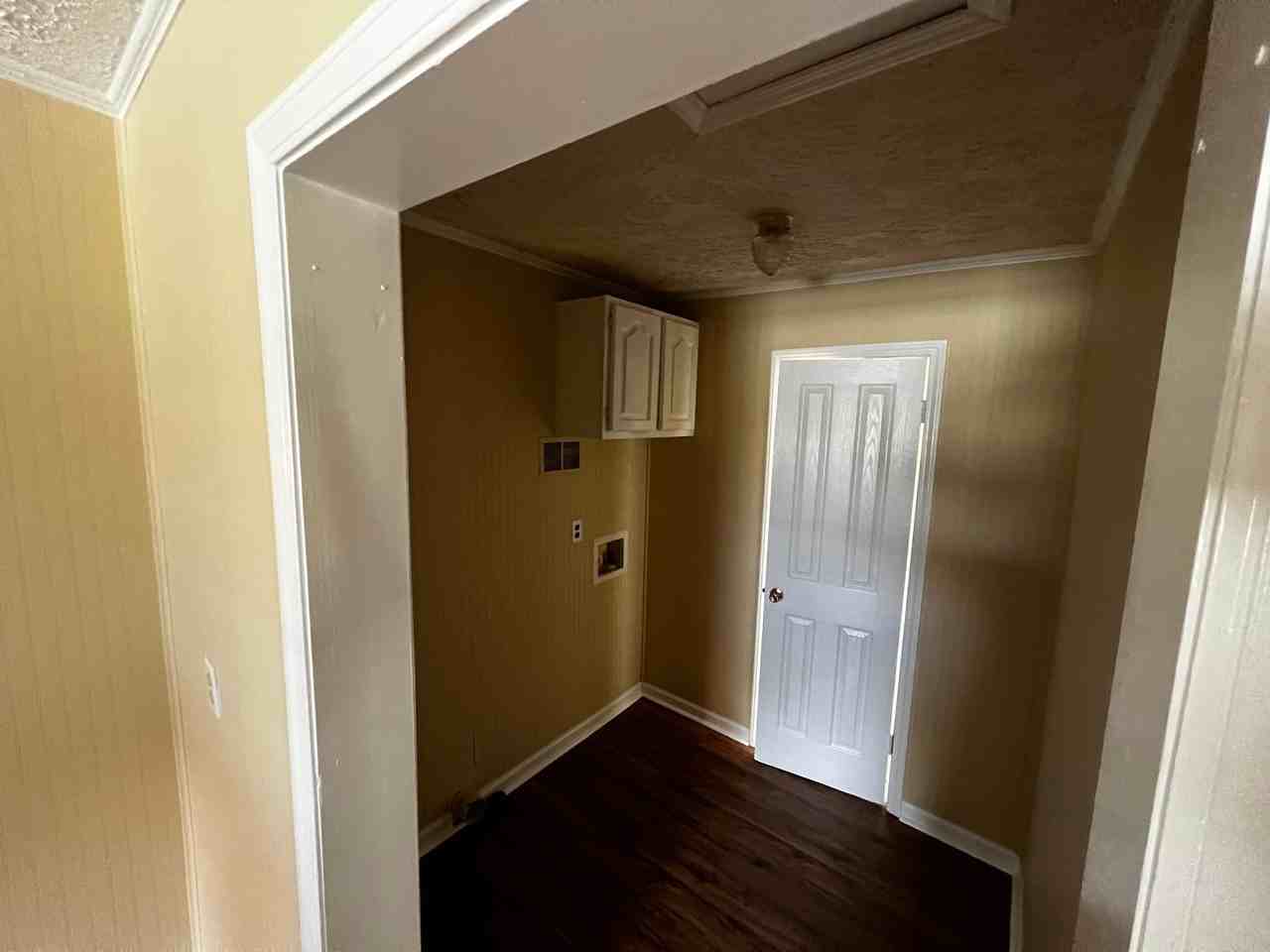 1134 Ne 24th St - Photo 4 of 9