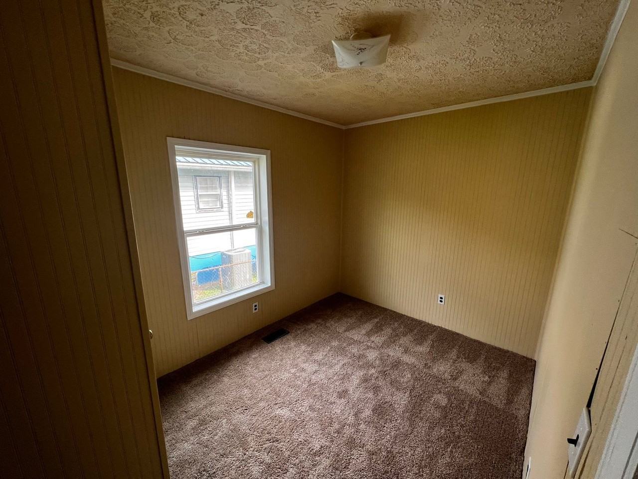 1134 Ne 24th St - Photo 5 of 9