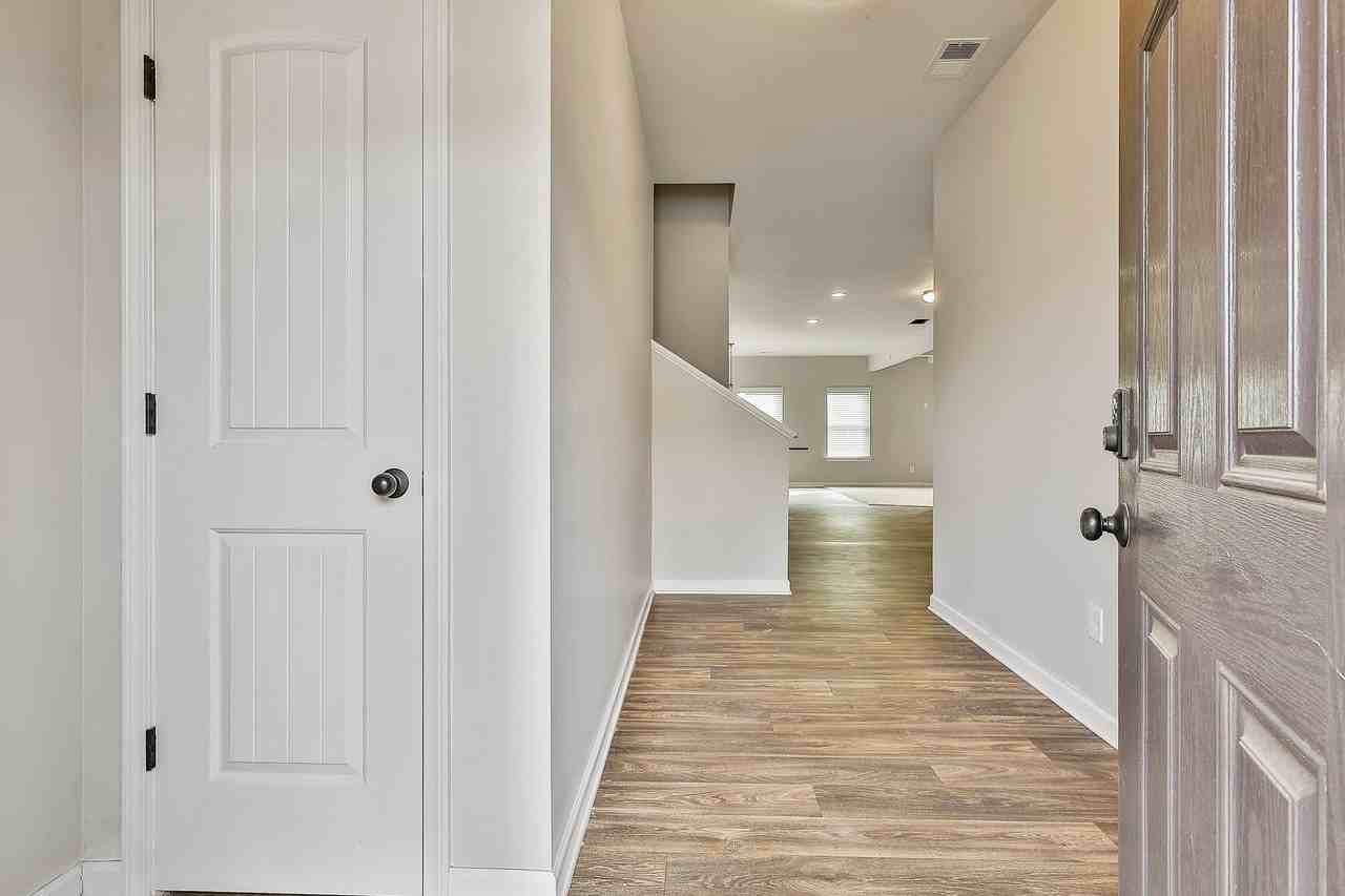 5037 Pioneer Pkwy - Photo 3 of 20