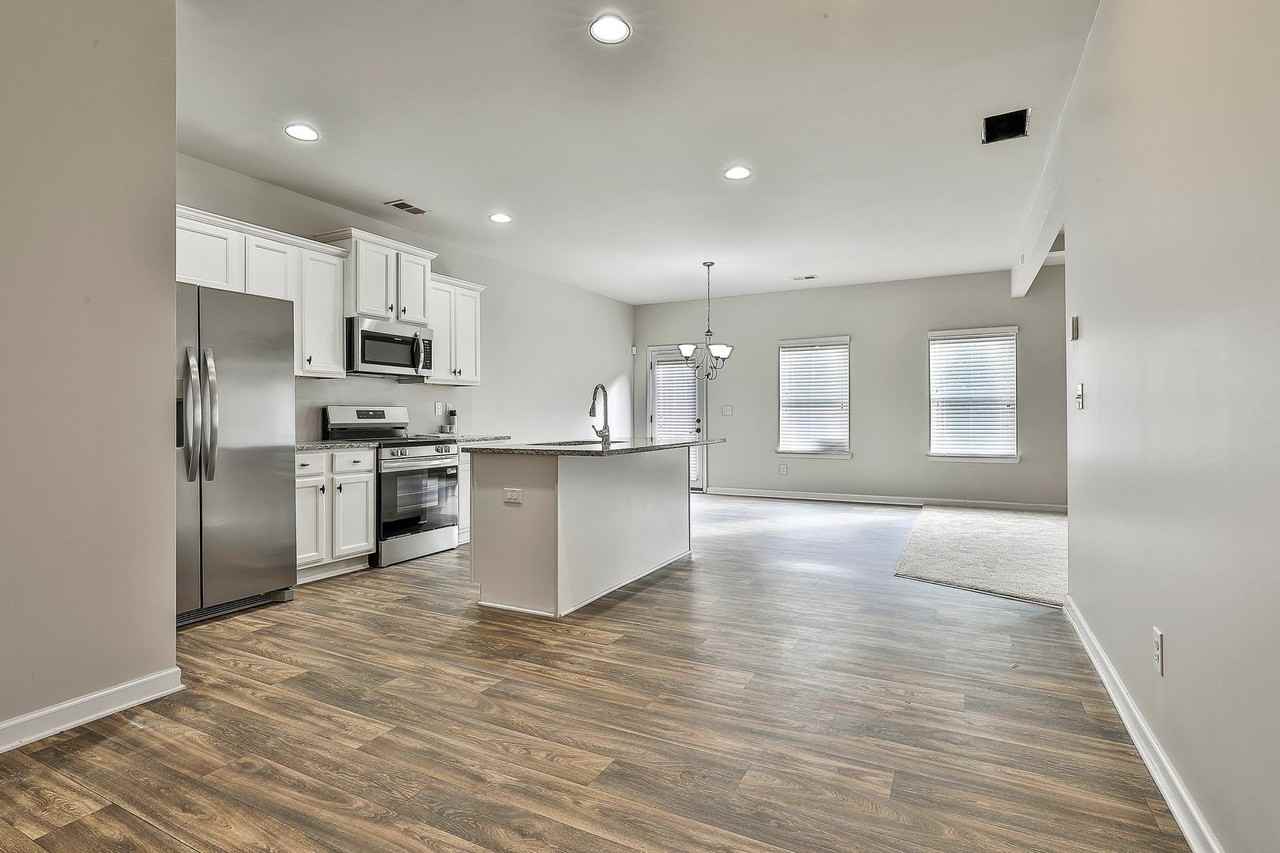 5037 Pioneer Pkwy - Photo 5 of 20