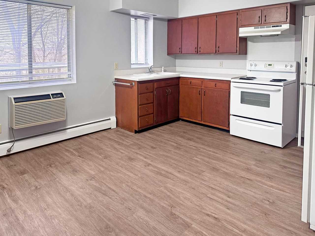 2843 S Burdick St #B - Photo 5 of 9