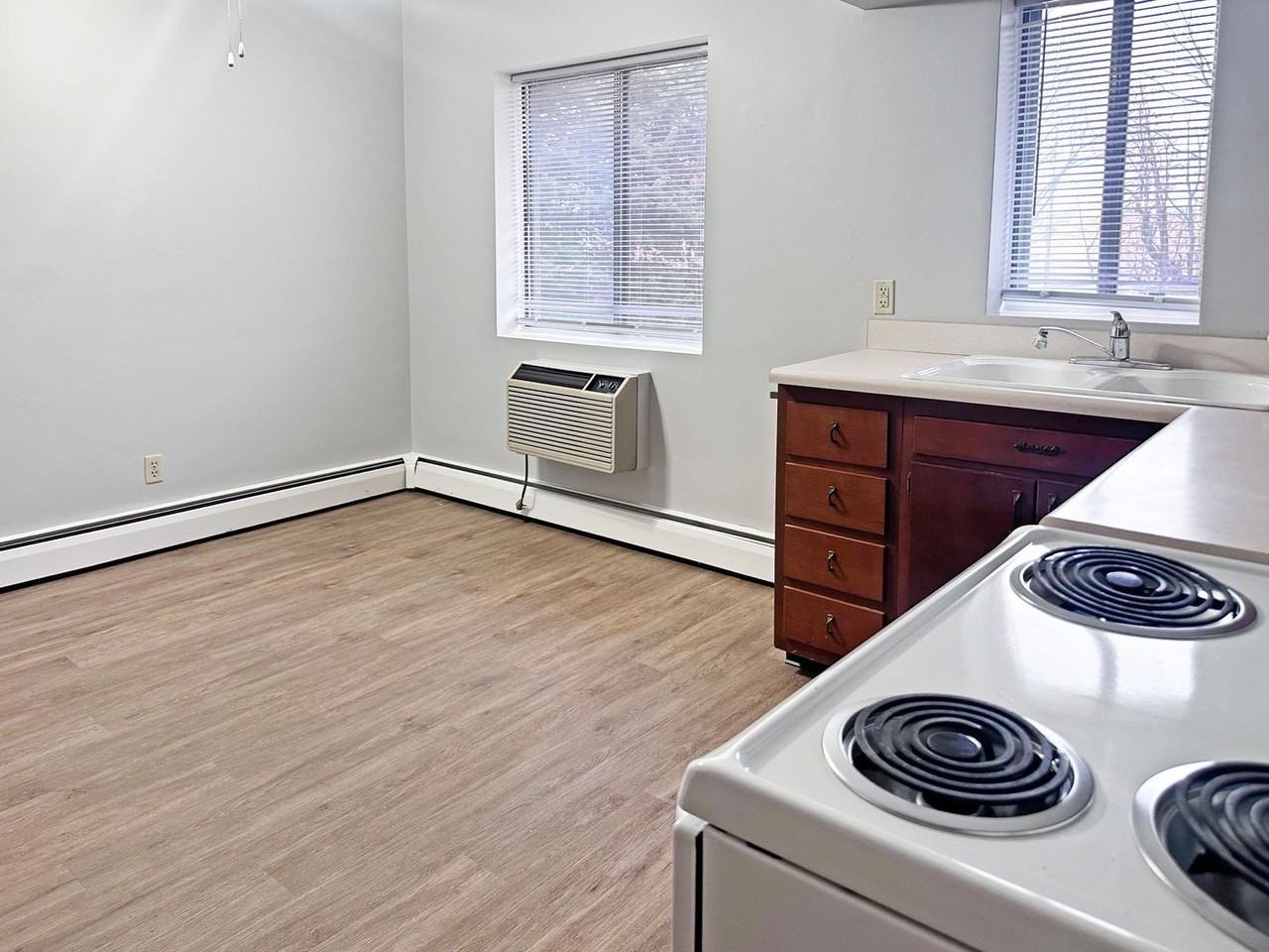 2843 S Burdick St #B - Photo 6 of 9