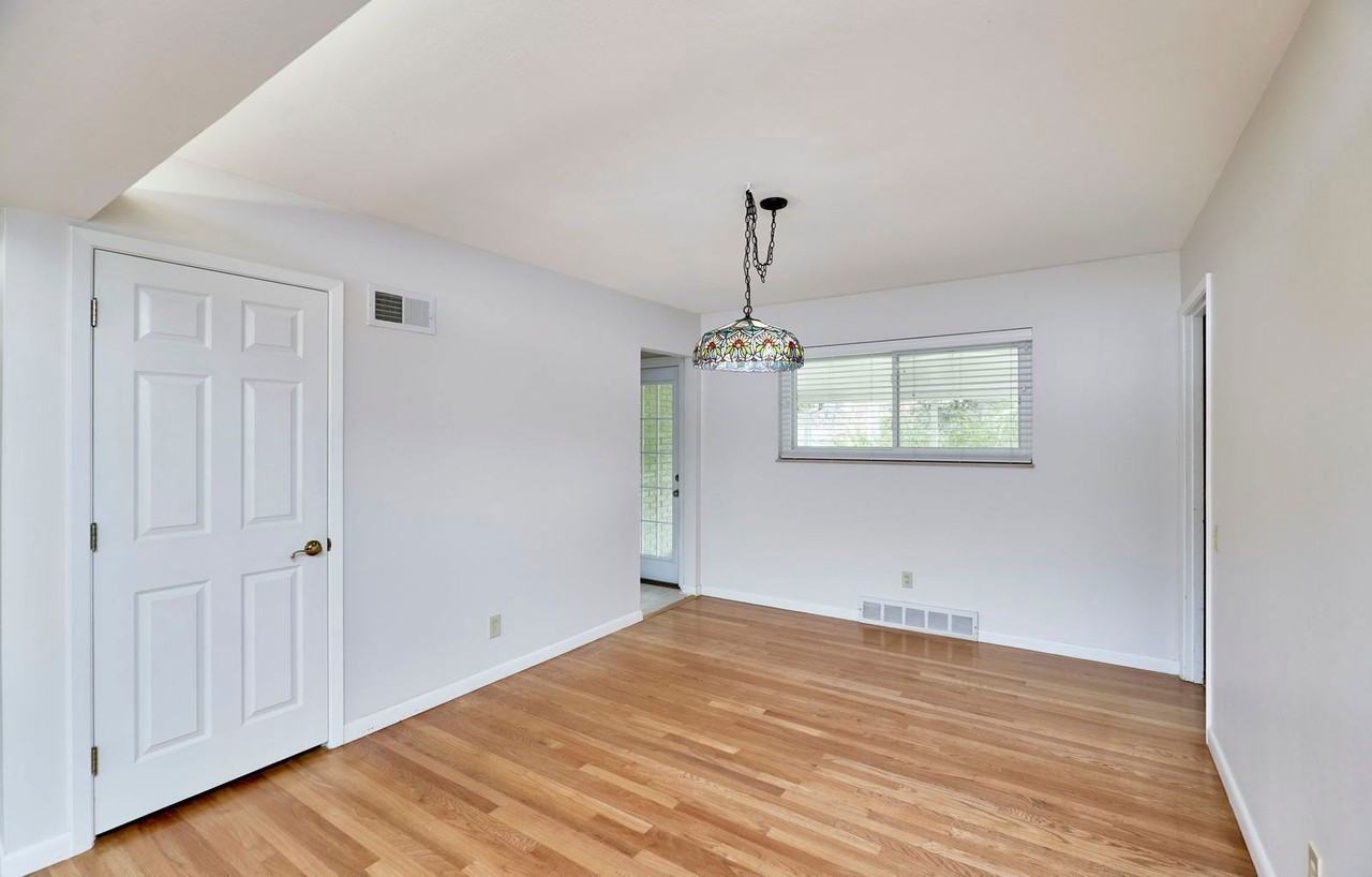 9210 Medallion Court - Photo 4 of 35