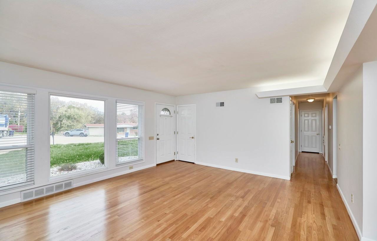 9210 Medallion Court - Photo 5 of 35