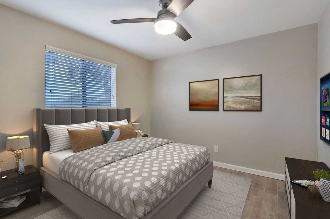 714 East 10th Street #7 - Photo 3 of 33