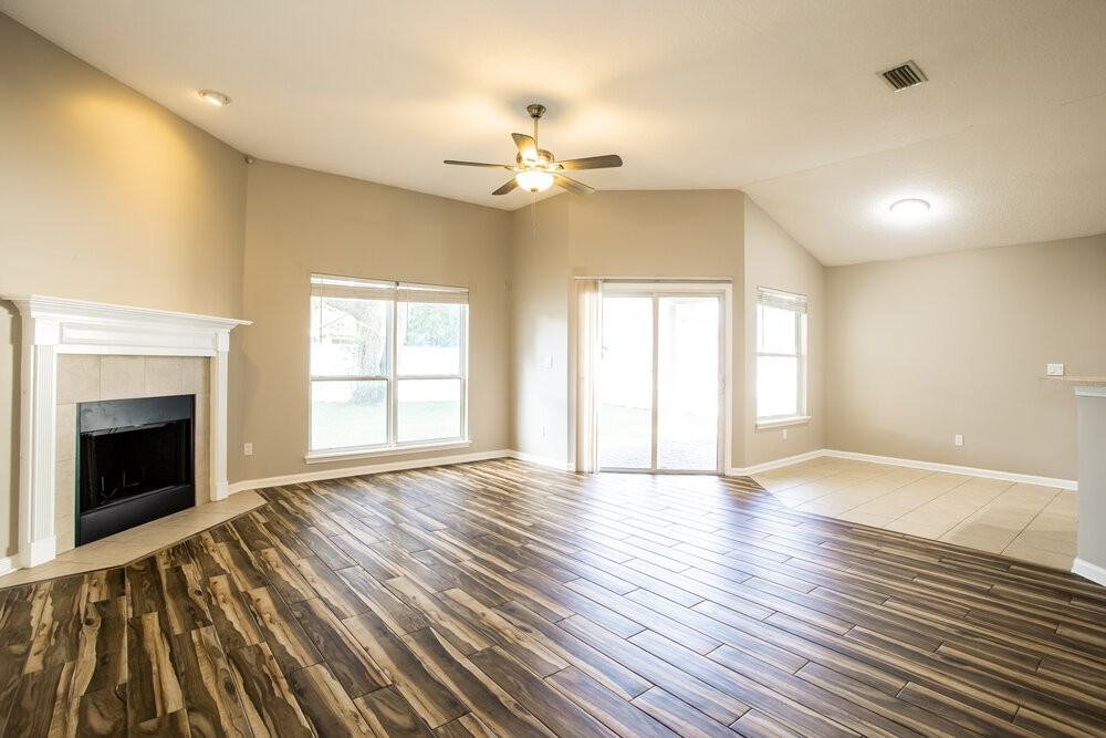 906 Thoroughbred Dr - Photo 4 of 16