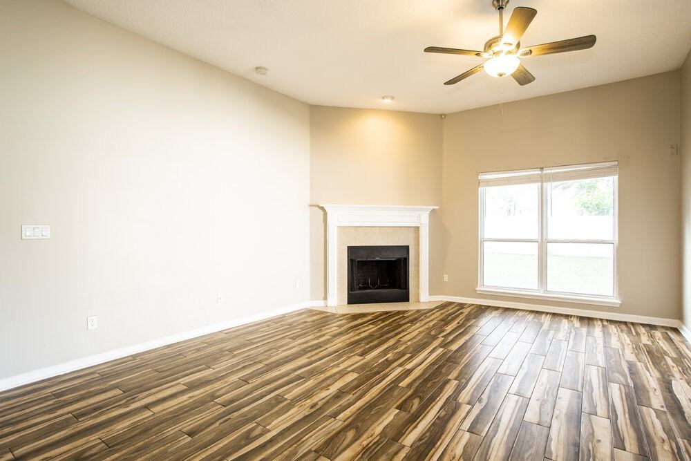 906 Thoroughbred Dr - Photo 5 of 16