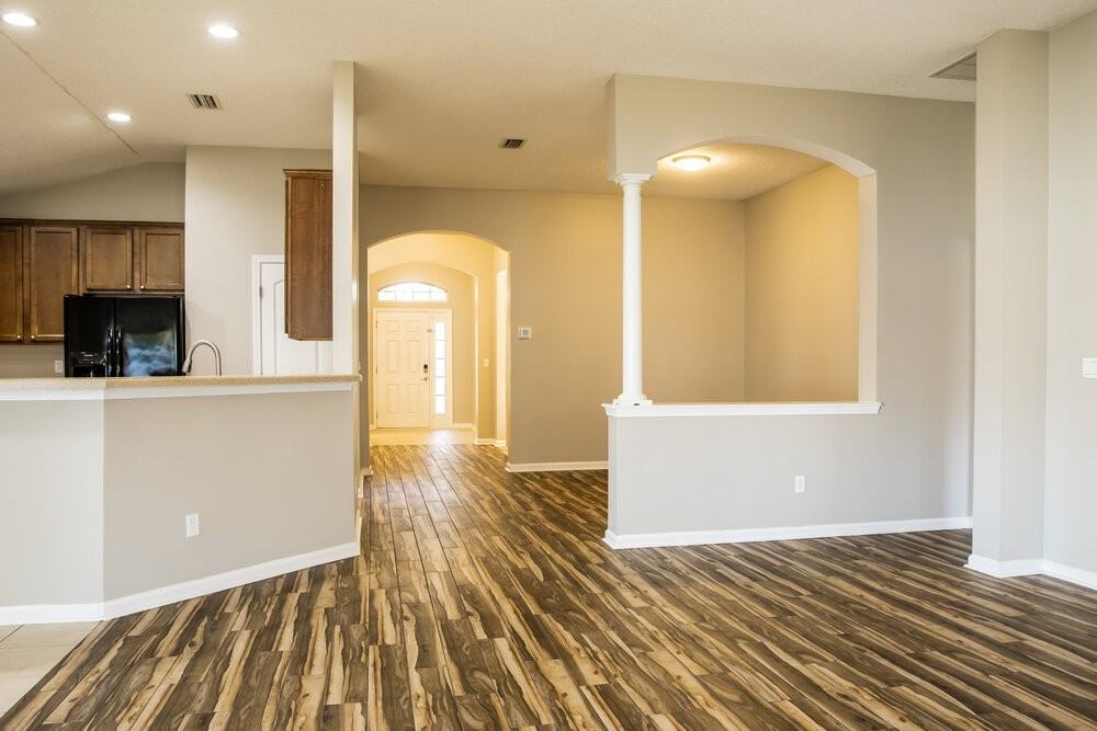 906 Thoroughbred Dr - Photo 7 of 16