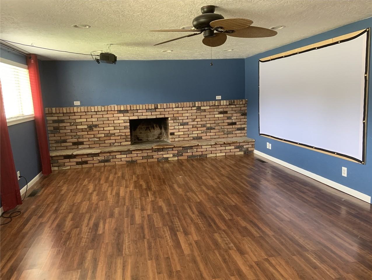 1085 Canyon Drive - Photo 2 of 22