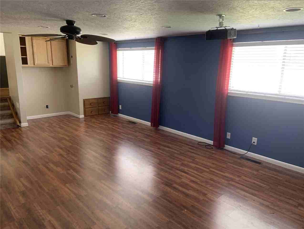 1085 Canyon Drive - Photo 3 of 22