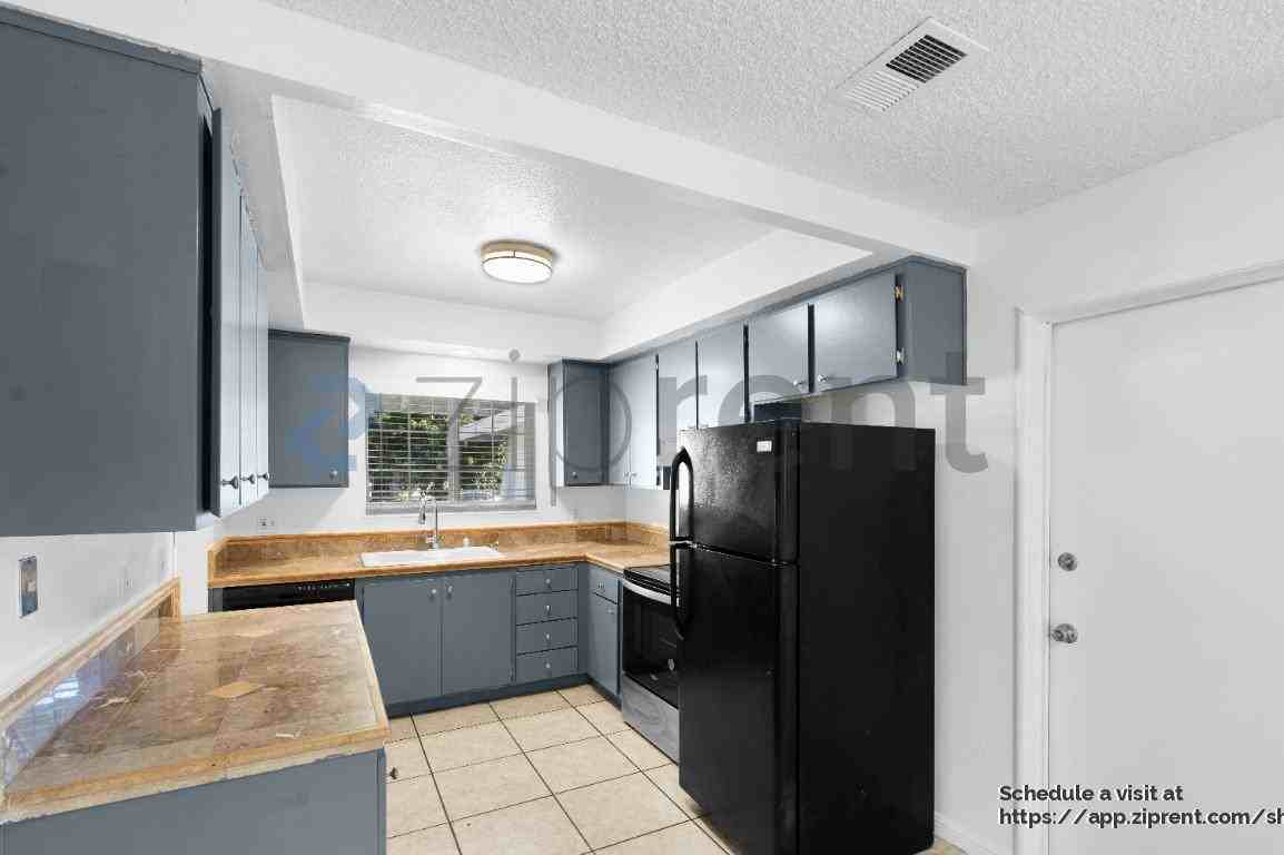 7708 Quinby Way - Photo 5 of 18