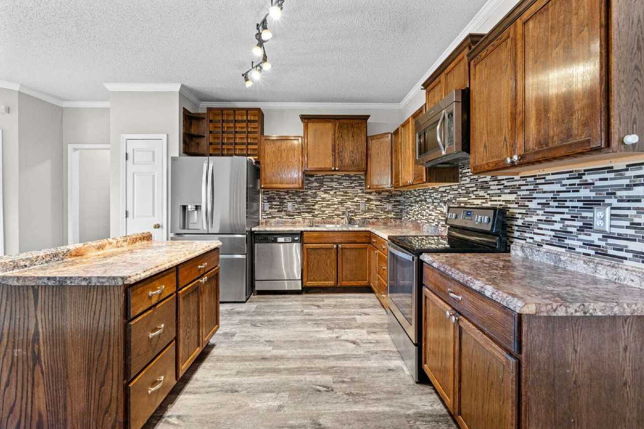 255 Woodstream Dr - Photo 2 of 50