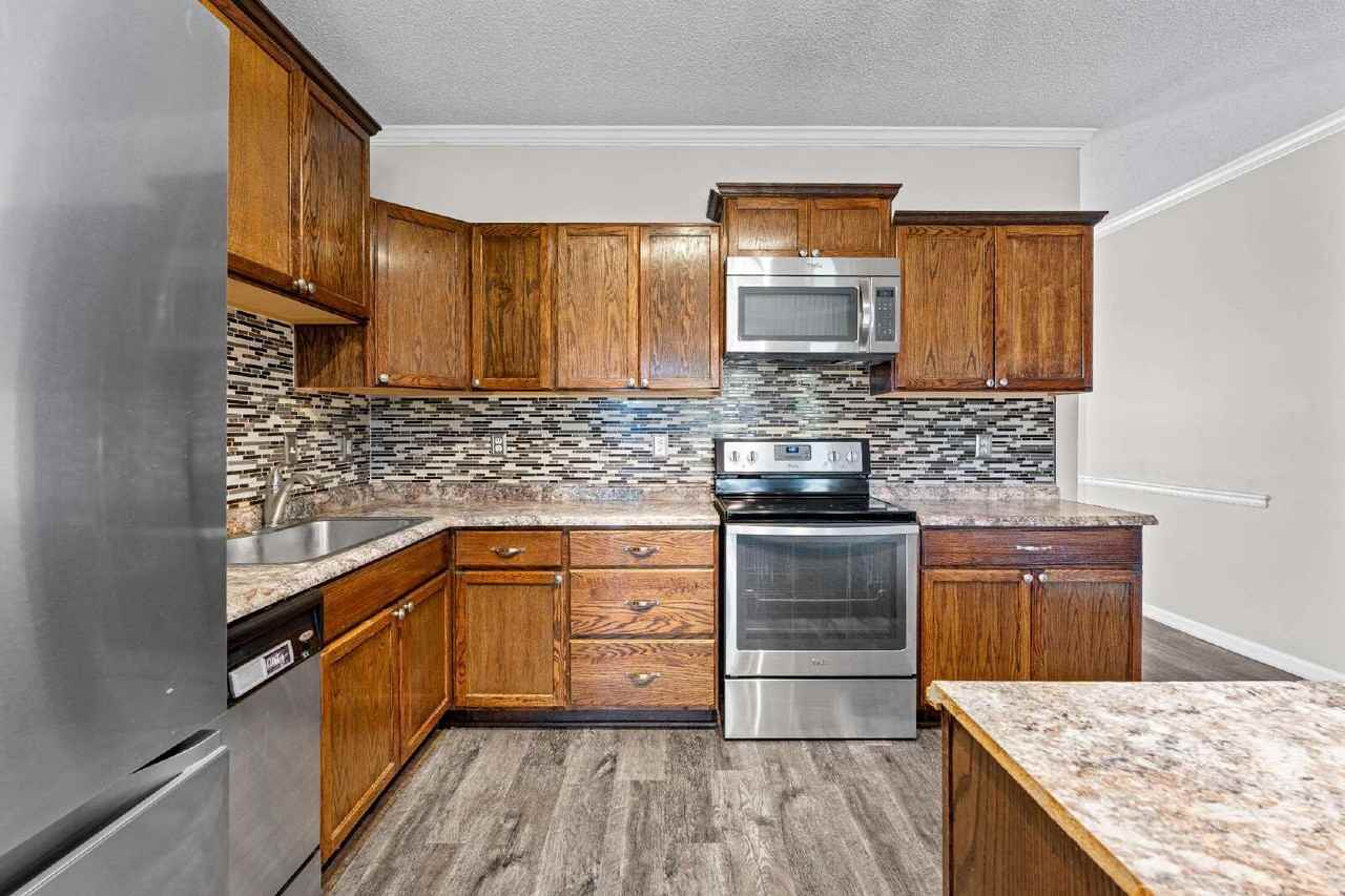 255 Woodstream Dr - Photo 3 of 50