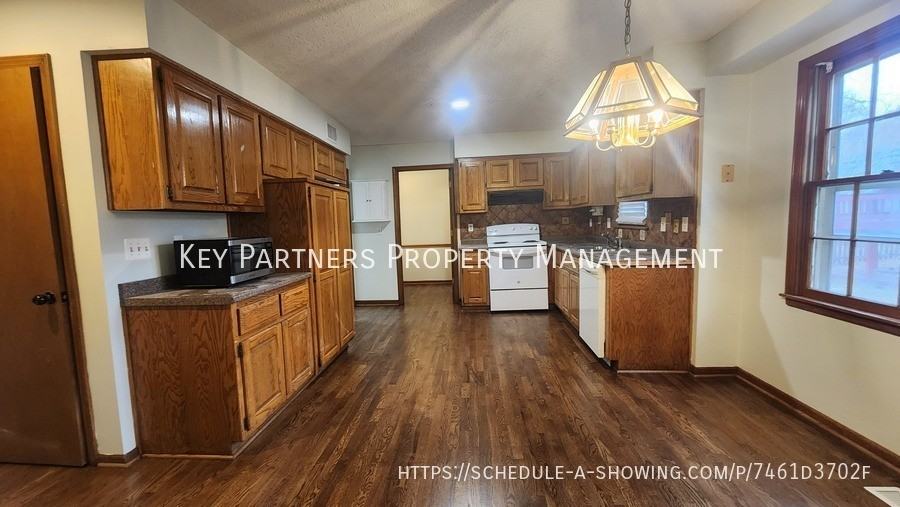 7717 West 112th Street - Photo 5 of 17