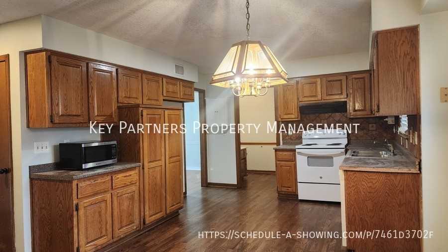 7717 West 112th Street - Photo 6 of 17